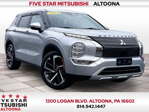 Used 2024 Mitsubishi Outlander SE image 1