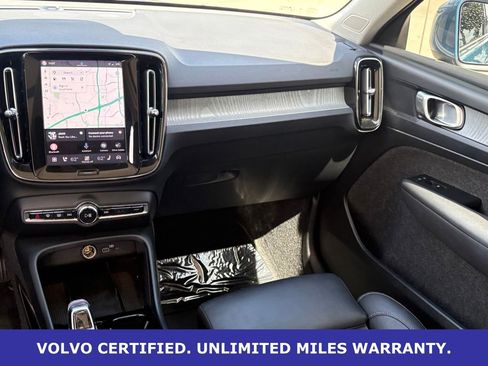 Certified 2025 Volvo XC40 B5 Plus AWD/4WD image 15
