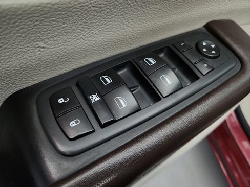 Used 2020 Chrysler Voyager LX w/ Cold Weather Group FWD image 19