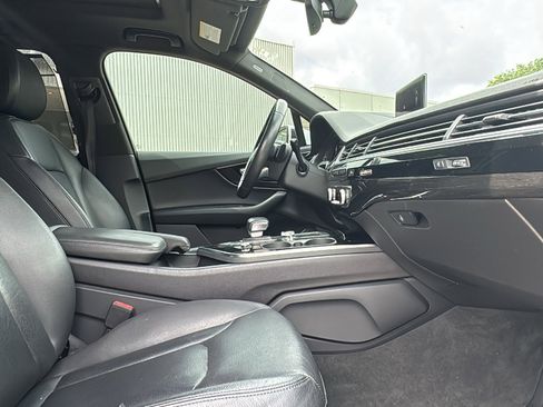 Used 2018 Audi Q7 3.0T Prestige w/ Prestige Package AWD/4WD image 28