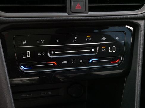 Certified 2025 Volkswagen Taos SE AWD/4WD image 23