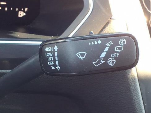Used 2023 Volkswagen Tiguan SE R-Line AWD/4WD image 29