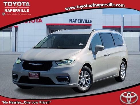 Used 2021 Chrysler Pacifica Touring-L FWD image 1