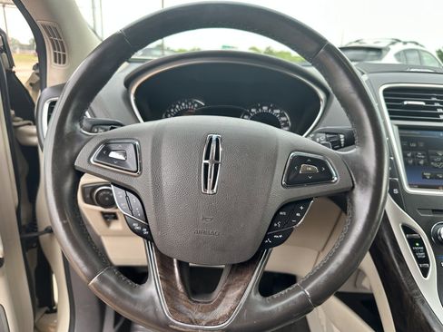 Used 2016 Lincoln MKX Reserve w/ Luxury Package FWD image 32