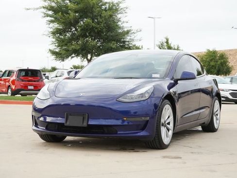 Used 2023 Tesla Model 3 Standard Range RWD image 3
