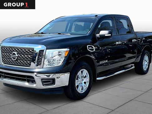 Used 2017 Nissan Titan SV image 1