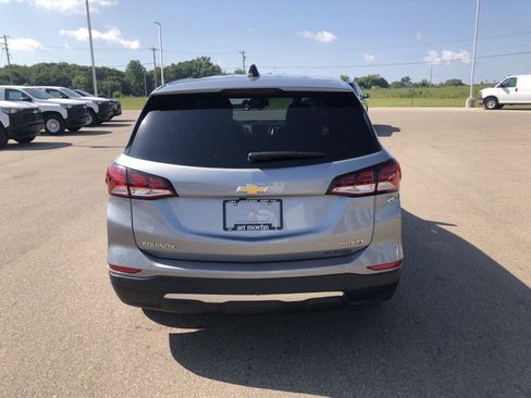 Used 2024 Chevrolet Equinox LT AWD/4WD image 2