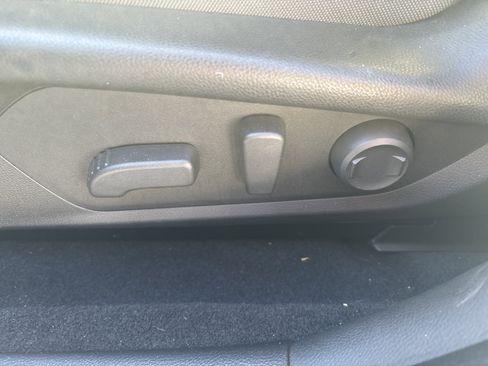 Used 2025 Subaru Crosstrek 2.0i Premium image 17