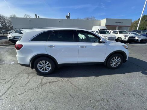Used 2019 Kia Sorento LX w/ LX V6 Convenience Package image 11