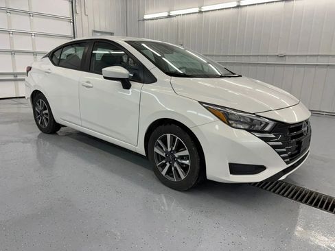 Used 2025 Nissan Versa SV FWD image 14