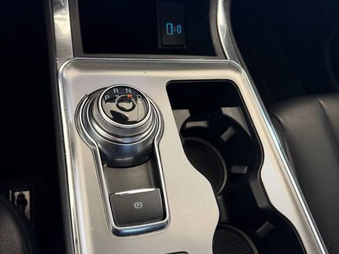 Used 2022 Ford Edge Titanium image 10