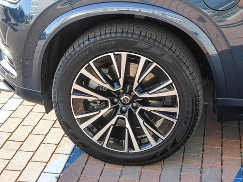 Used 2025 Volvo XC90 T8 Plus image 6