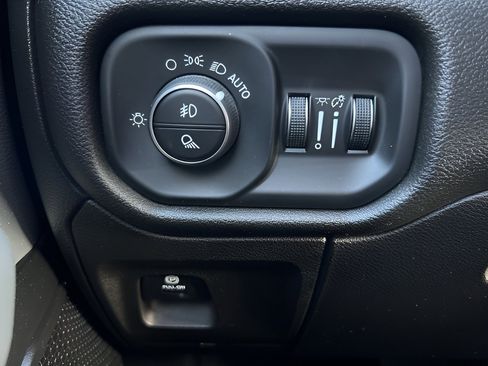 Used 2019 RAM 1500 Big Horn image 22