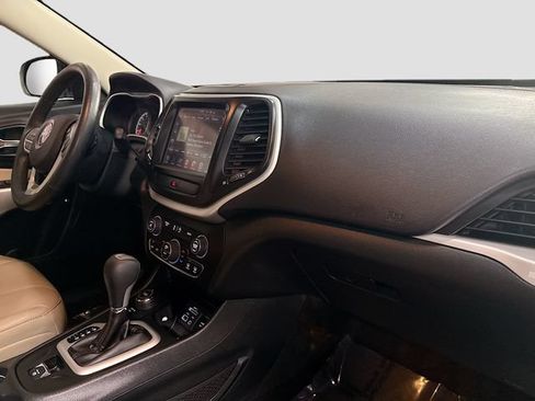 Used 2017 Jeep Cherokee Limited AWD/4WD image 27