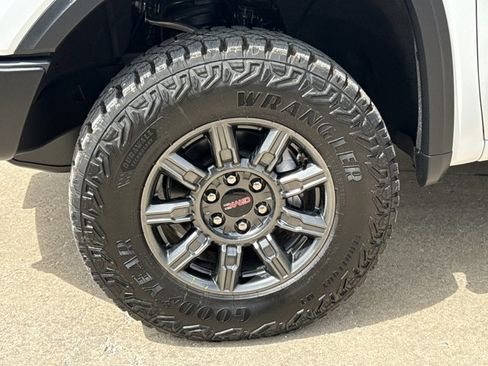 New 2026 GMC Sierra 1500 AT4X w/ LPO, Black Badging Package AWD/4WD image 16