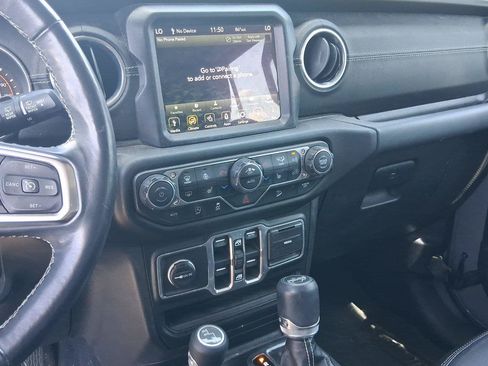 Used 2018 Jeep Wrangler Unlimited Sahara AWD/4WD image 10