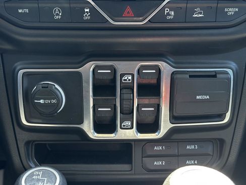 Used 2022 Jeep Wrangler Unlimited Sport AWD/4WD image 26
