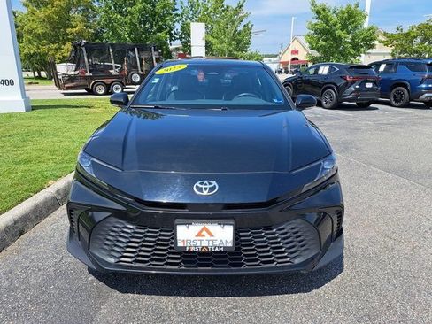 Used 2025 Toyota Camry SE w/ Convenience Package FWD image 3