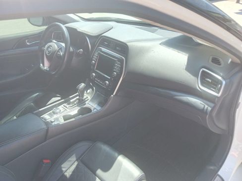Used 2021 Nissan Maxima Platinum image 11