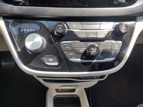 Used 2023 Chrysler Voyager LX FWD image 28