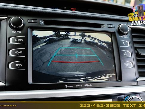 Used 2019 Toyota Highlander Plus w/ Carpet Mat Package (TMS) FWD image 32