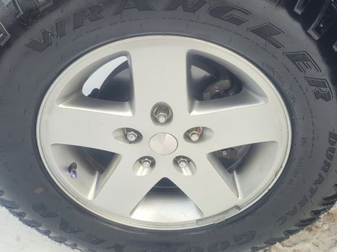 Used 2011 Jeep Wrangler Unlimited Rubicon w/ Dual Top Group image 32