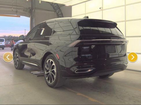 Used 2024 Lincoln Nautilus Reserve w/ Equipment Group 202A image 8