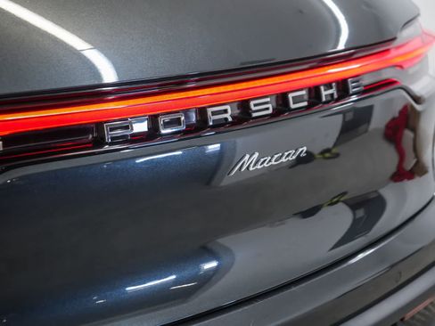 Certified 2024 Porsche Macan AWD/4WD image 12