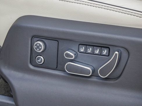 Used 2023 Bentley Bentayga AWD/4WD image 36