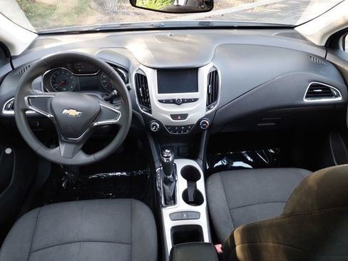 Used 2017 Chevrolet Cruze LS FWD image 12