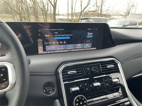 New 2025 Nissan Armada SL w/ Captain's Chari Seat Package image 30