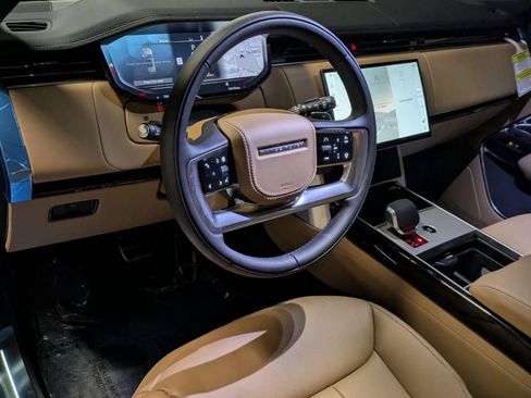 New 2026 Land Rover Range Rover Long Wheelbase SE AWD/4WD image 16