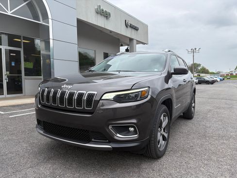 Certified 2019 Jeep Cherokee Limited AWD/4WD image 2