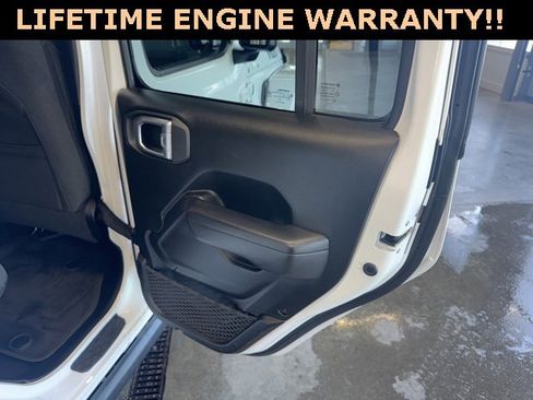 Used 2024 Jeep Gladiator Willys image 33