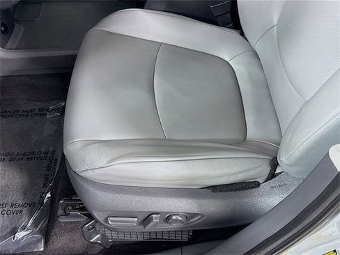 Certified 2021 Toyota Sienna XLE image 19