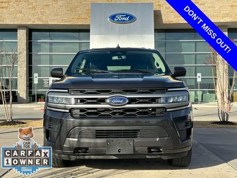 Used 2023 Ford Expedition Max XLT image 2