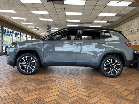 Used 2023 Jeep Compass Limited AWD/4WD image 5