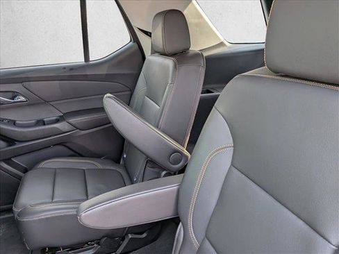 Used 2021 Chevrolet Traverse LT image 14