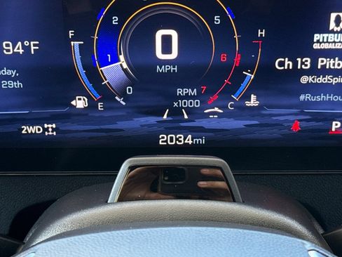 Used 2024 Chevrolet Traverse Z71 w/ Enhanced Driving Package AWD/4WD image 39