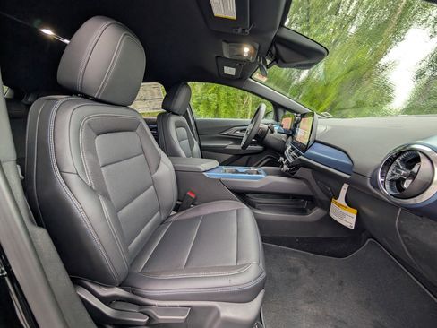 New 2025 Chevrolet Equinox EV LT image 33