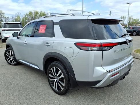 Certified 2024 Nissan Pathfinder Platinum w/ Cargo Package AWD/4WD image 17