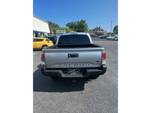 Used 2021 Toyota Tacoma TRD Off-Road w/ Technology Package AWD/4WD image 6