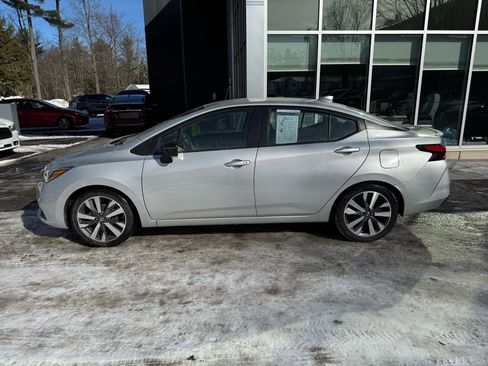 Used 2020 Nissan Versa SR image 2