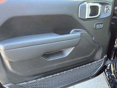 New 2025 Jeep Gladiator Sport image 12