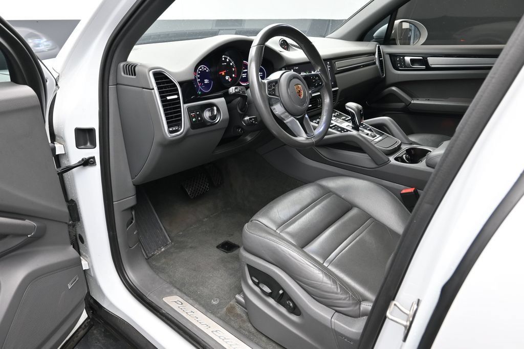 Certified 2023 Porsche Cayenne Platinum Edition AWD/4WD image 4