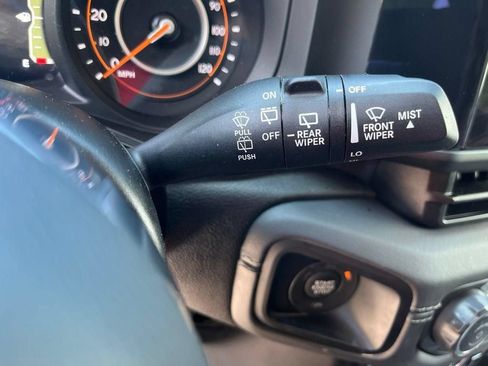 Used 2025 Jeep Wrangler Unlimited Sahara AWD/4WD image 20