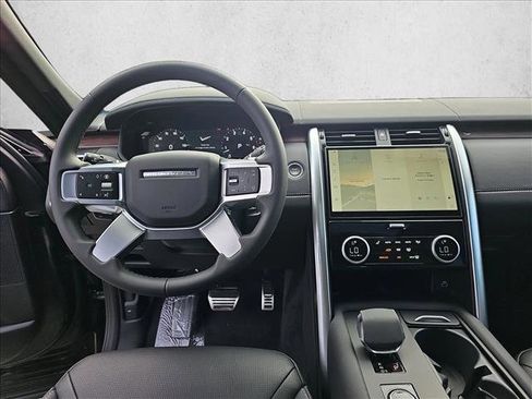 Certified 2024 Land Rover Discovery Dynamic SE image 11