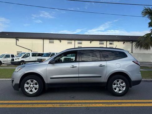 Used 2017 Chevrolet Traverse LS FWD image 5