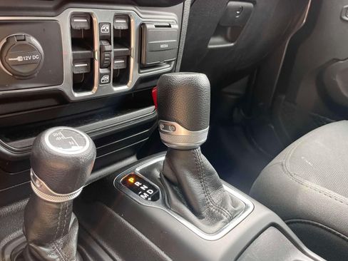 Used 2022 Jeep Gladiator Sport AWD/4WD image 30
