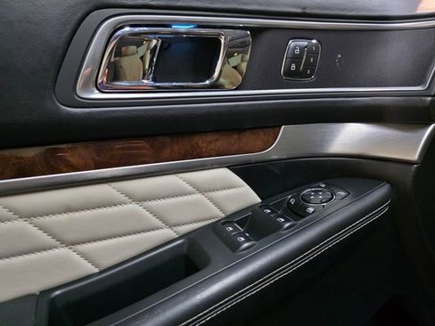 Used 2016 Ford Explorer Platinum image 11